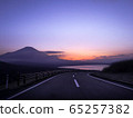 Scenic view of Lake Yamanaka and Mt. Fuji at sunset 65257382