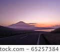 Scenic view of Lake Yamanaka and Mt. Fuji at sunset 65257384