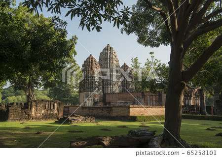 ASIA THAILAND SUKHOTHAI WAT SI SAWAI TEMPLE ASIA THAILAND SUKHOTHAI WAT SI SAWAI TEMPLE 65258101