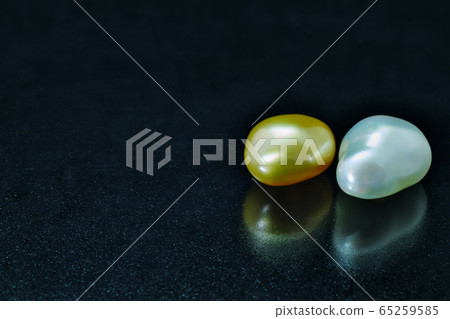Baroque pearl 3 Baroque pearl 3 65259585