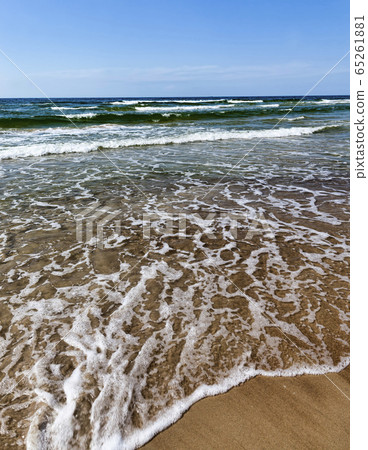 empty seashore 65261881