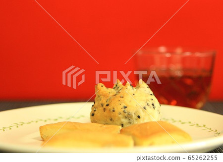 Have sesame bread and walnut cookies with tea at tea time Have sesame bread and walnut cookies with tea at tea time 65262255