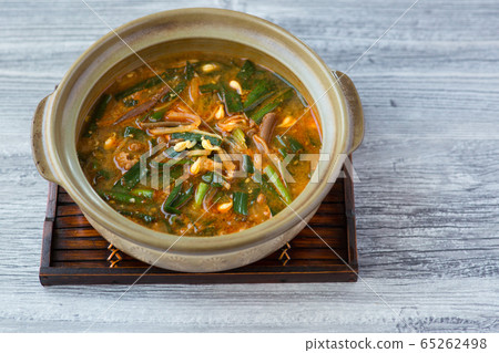 Yukkejang soup 65262498