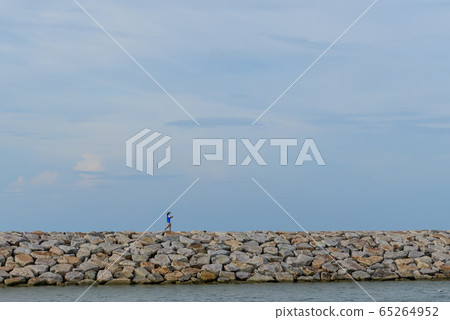 Large stones Was prepared in place of the sandy Large stones Was prepared in place of the sandy 65264952