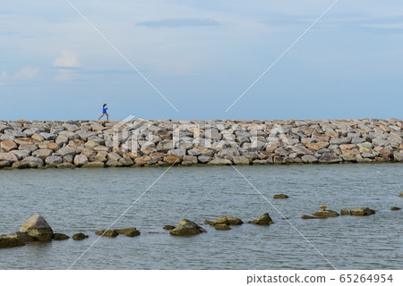 Large stones Was prepared in place of the sandy Large stones Was prepared in place of the sandy 65264954