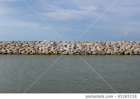 Large stones Was prepared in place of the sandy Large stones Was prepared in place of the sandy 65265158