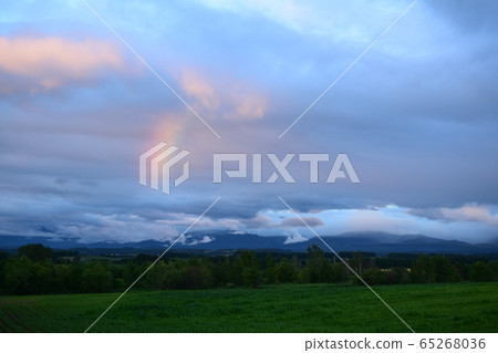 彩虹在晚上 彩虹在晚上 65268036