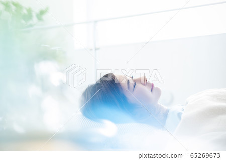 Woman sleep sleep 65269673