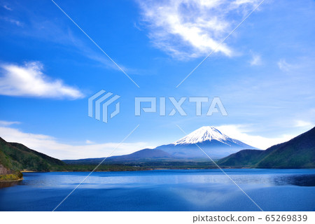 天空，富士和本栖湖 65269839