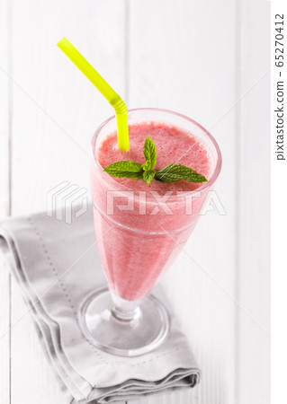 Strawberry milkshake or smoothie Strawberry milkshake or smoothie 65270412