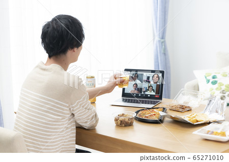 Online drinking party image 65271010