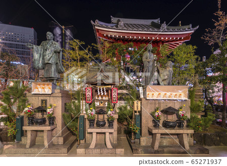 [Tokyo Ueno] Nichiren and the Jizo matchmaking statue and the Shichimendai Myojin standing at Tokudaiji Temple, which enshrines Marishenten, located in Amaya Yokocho in Ueno 65271937