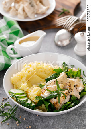 Mashed potato with grilled chicken and spinach Mashed potato with grilled chicken and spinach 65273891