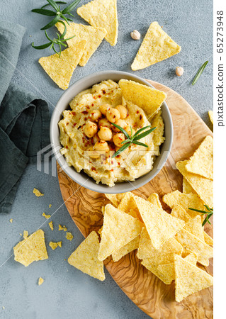 Homemade chickpea hummus with chips 65273948