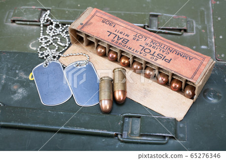 Pistol ball caliber .45 M1911 box with cartridges 65276346