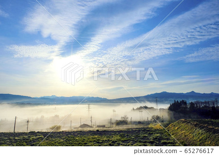 霧在赤城山和河階地 65276617