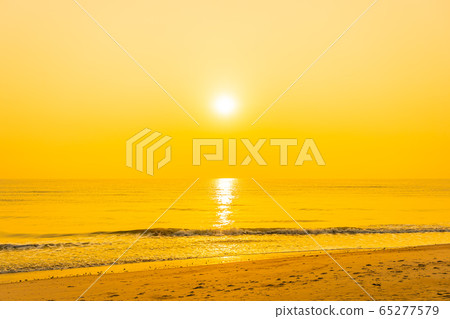 Beautiful tropical sea ocean beach at sunrise or sunset time 65277579