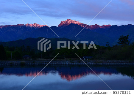 Nagasaka Town, Hokuto City, the water surface reflecting the rising Kai Koma Nagasaka Town, Hokuto City, the water surface reflecting the rising Kai Koma 65278331