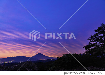 (靜岡縣)傍晚的富士山 (靜岡縣)傍晚的富士山 65278772