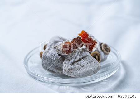 Assorted dried persimmons Assorted dried persimmons 65279103