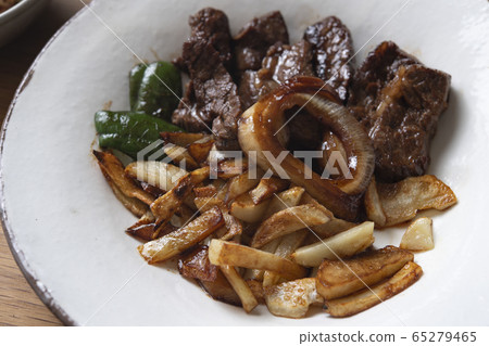 炒牛肉和蔬菜 65279465