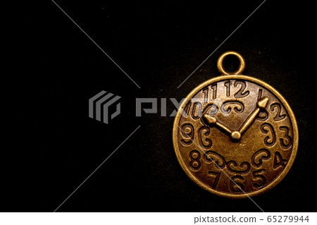 Time clock charm 65279944
