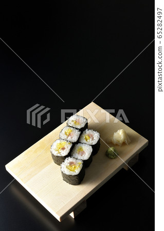 厚實的 65282497