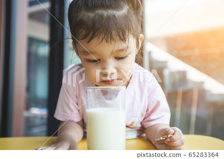 Cute asian little child girl drinking milk 65283364