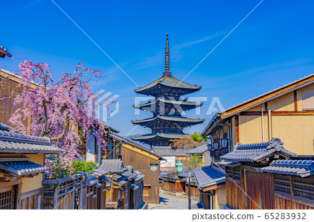Kyoto Spring Yasaka Tower (Hokanji Temple) Kyoto Spring Yasaka Tower (Hokanji Temple) 65283932