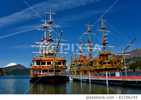 從箱根港和海盜船港眺望的富士山和蘆之湖，箱根神奈川縣小高嶽山的風景（3） 65286245