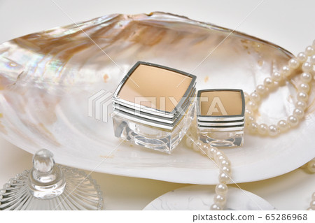 Dressing table with luxury cosmetic and skincare set, Cosmetic bottle containers with marine pearl 65286968