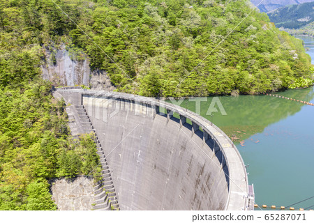 Naruko dam of fresh green 65287071