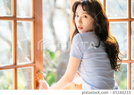Lifestyle Female Asian Single Portrait Lifestyle Female Asian Single Portrait 65288218