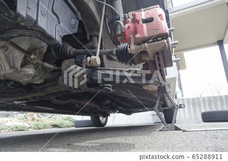 Below the car 65288911