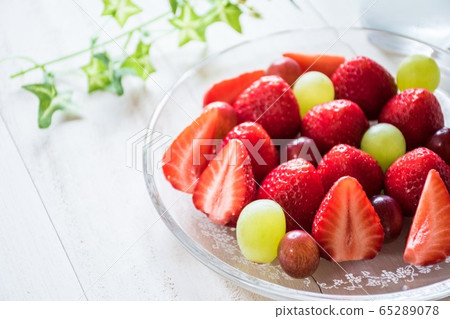 Strawberry fruit Strawberry fruit 65289078