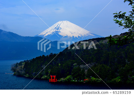 View of Moto-Hakone, Mt. Fuji and Torii of Hakone Shrine, Hakone-machi, Kanagawa (3) View of Moto-Hakone, Mt. Fuji and Torii of Hakone Shrine, Hakone-machi, Kanagawa (3) 65289159