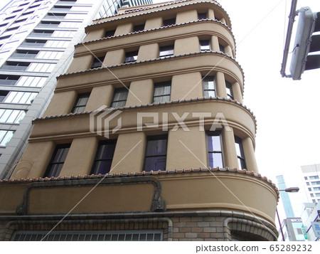 Fashionable building 65289232