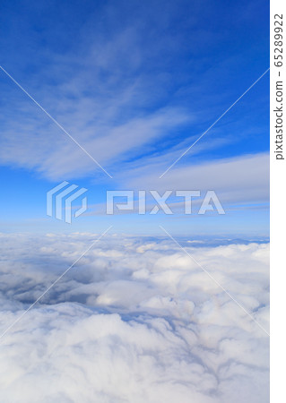 Cloud seen from an airplane 65289922