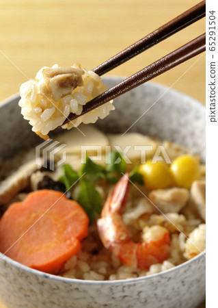 Eat cooked rice 65291504