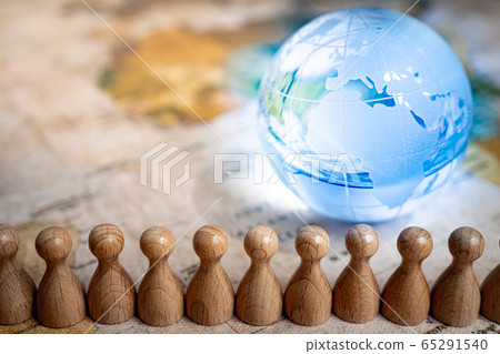 Image of world population Glass globes and people Image of world population Glass globes and people 65291540