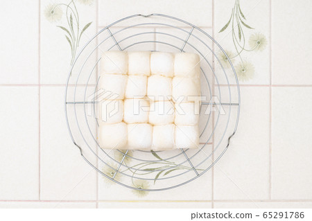 Making bread at home: Making white torn bread 6-Baked bread removed from the mold Making bread at home: Making white torn bread 6-Baked bread removed from the mold 65291786