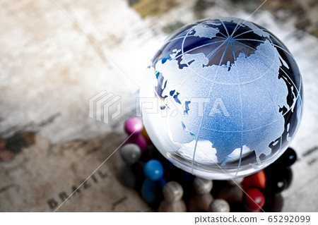 People who support the earth Glass globes and people People who support the earth Glass globes and people 65292099