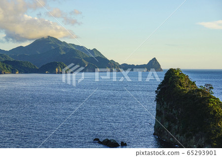 西伊豆:太陽落山的多a島海岸 西伊豆:太陽落山的多a島海岸 65293901