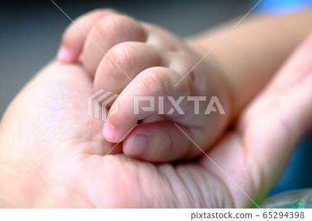 Hands of mother and baby closeup. Concept of love and family. 65294398