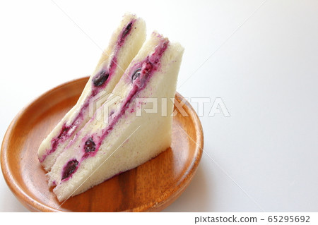 Blueberry sandwich Blueberry sandwich 65295692