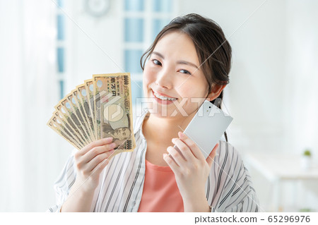 Woman with special fixed benefit 65296976