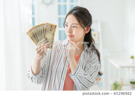 有特殊固定收益的女人 65296982