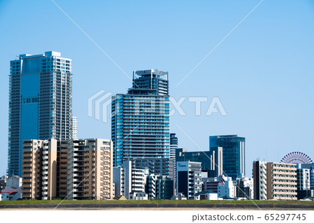The streets of Osaka Umeda 65297745