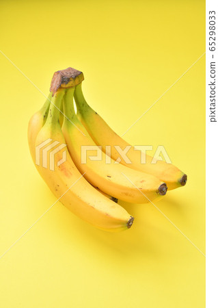 Banana (yellow / yellow background). Banana (yellow / yellow background). 65298033