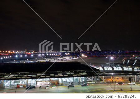 CHICAGO, ILLINOIS, UNITED STATES - MAY 11th, 2018: Outside of Chicago O'Hare International Airport at night with some cars and airplanes at the terminal CHICAGO, ILLINOIS, UNITED STATES - MAY 11th, 2018: Outside of Chicago O'Hare International Airport at night with some cars and airplanes at the terminal 65298243